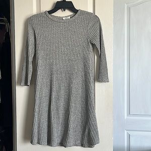 Grey half-sleeve junior dress.